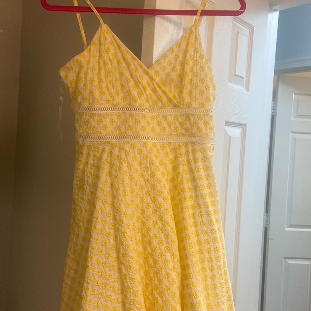 Yellow and white flower Francesca’s dress. Never worn. NWT